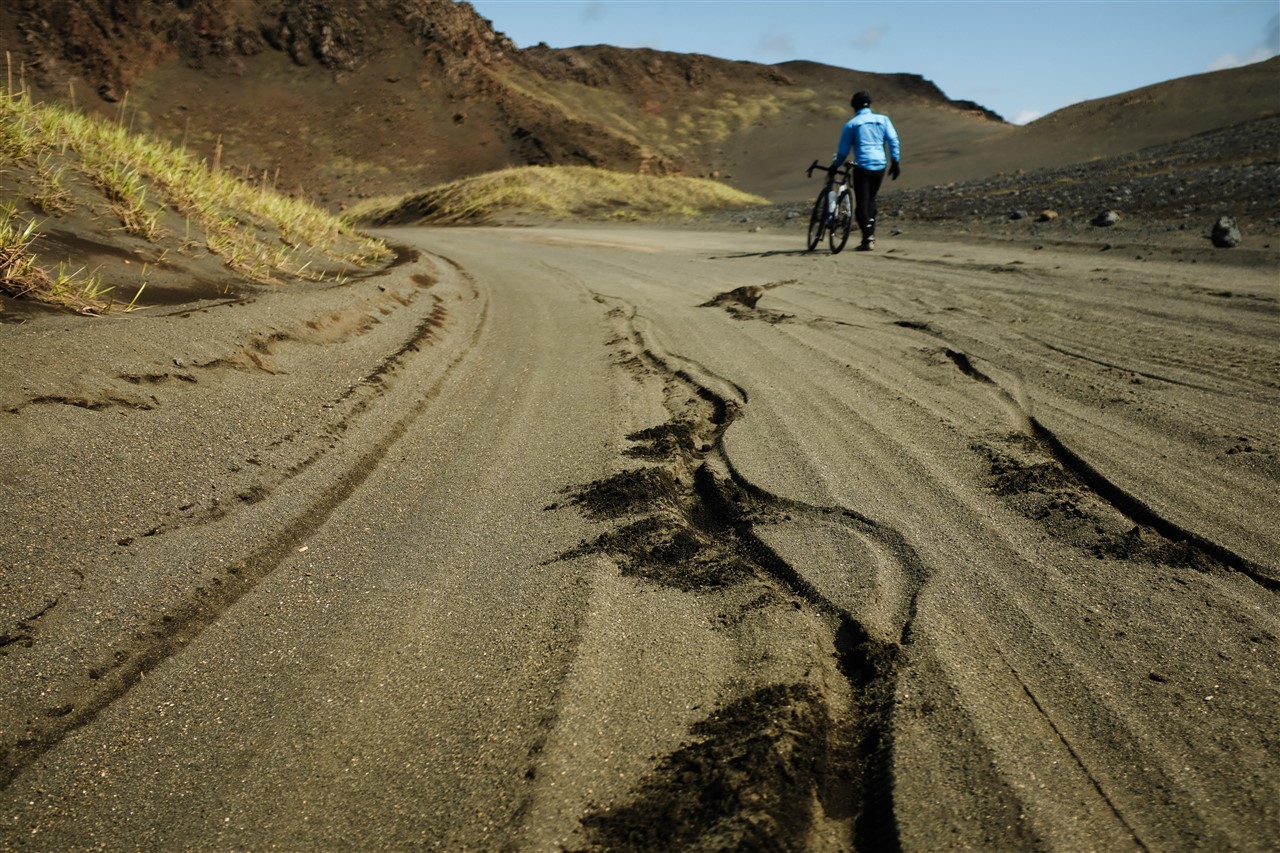 https://icebike-c0a2.kxcdn.com/wp-content/uploads/2023/02/Gravel-roads-in-Iceland-are-not-always-hard-packed.jpg